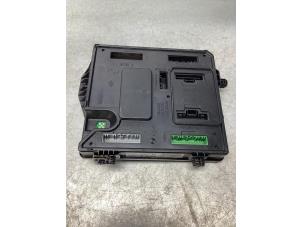 Gebruikte Bodycontrol Module Renault Megane III Grandtour (KZ) 1.5 dCi 90 Prijs € 38,00 Margeregeling aangeboden door Gebr Opdam B.V.