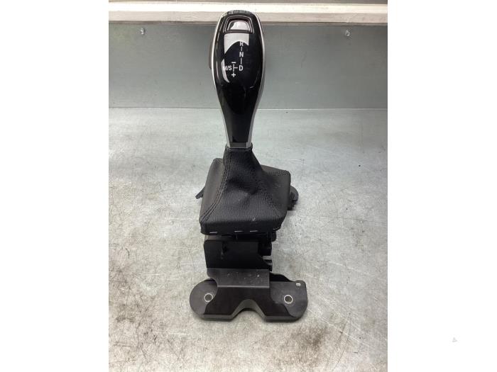 Versnellingspook van een BMW X1 (F48) sDrive 20i 2.0 16V Twin Power Turbo 2018