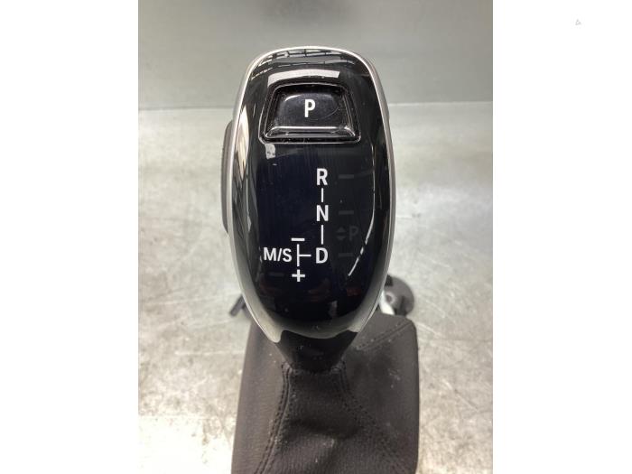 Versnellingspook van een BMW X1 (F48) sDrive 20i 2.0 16V Twin Power Turbo 2018