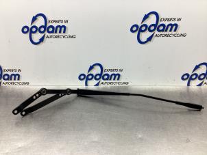 Nieuwe Ruitenwisserarm voor Mercedes ML-Klasse Prijs € 60,44 Inclusief btw aangeboden door Gebr Opdam B.V.