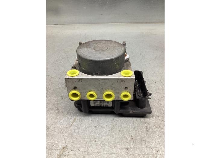 Gebruikte ABS Pomp Fiat Grande Punto (199) 1.4 Prijs € 42,00 Margeregeling aangeboden door Gebr Opdam B.V.