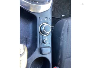 Gebruikte I-Drive knop Mazda 2 (DJ/DL) 1.5 SkyActiv-G 90 Prijs € 75,00 Margeregeling aangeboden door Gebr Opdam B.V.