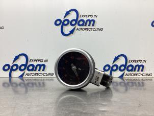 Gebruikte Toerenteller Renault Twingo II (CN) 1.2 16V Prijs € 51,00 Margeregeling aangeboden door Gebr Opdam B.V.