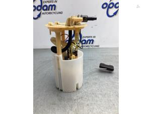 Gebruikte Tank element Pomp Renault Grand Scénic IV (RFAR) 1.5 Energy dCi 110 Prijs € 72,00 Margeregeling aangeboden door Gebr Opdam B.V.