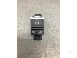 Gebruikte Schakelaar handrem Renault Grand Scénic IV (RFAR) 1.5 Energy dCi 110 Prijs € 21,00 Margeregeling aangeboden door Gebr Opdam B.V.