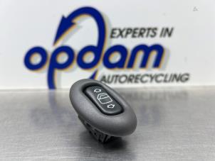 Gebruikte Schakelaar Elektrisch Raam Mercedes A (W168) 1.6 A-160 Prijs € 17,00 Margeregeling aangeboden door Gebr Opdam B.V.