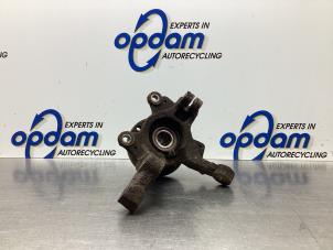 Gebruikte Asschenkel links-voor Renault Clio III (BR/CR) 1.4 16V Prijs € 34,00 Margeregeling aangeboden door Gebr Opdam B.V.