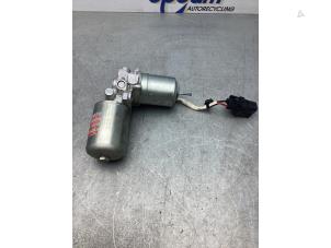 Gebruikte Rembooster Toyota C-HR (X1,X5) 1.8 16V Hybrid Prijs € 106,00 Margeregeling aangeboden door Gebr Opdam B.V.