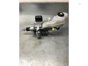 Gebruikte Rembooster Toyota C-HR (X1,X5) 1.8 16V Hybrid Prijs € 255,00 Margeregeling aangeboden door Gebr Opdam B.V.