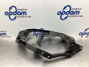 Gebruikte Koplampframe links Smart Forfour (454) 1.3 16V Prijs € 30,00 Margeregeling aangeboden door Gebr Opdam B.V.