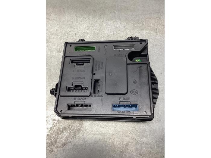 Gebruikte Computer Body Control Renault Scénic III (JZ) 1.5 dCi 110 Prijs € 42,00 Margeregeling aangeboden door Gebr Opdam B.V.