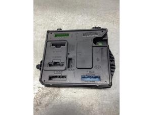 Gebruikte Module Bodycontrol Renault Scénic III (JZ) 1.5 dCi 110 Prijs € 42,00 Margeregeling aangeboden door Gebr Opdam B.V.