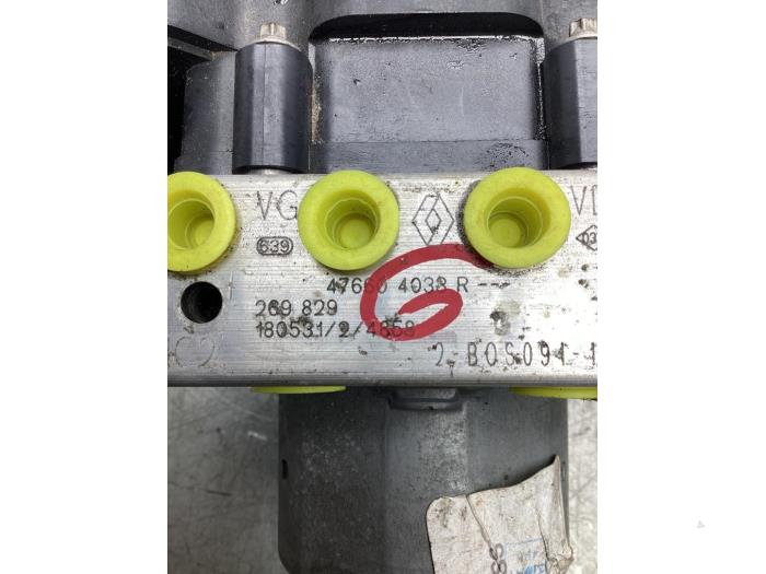 ABS Pomp van een Renault Kadjar (RFEH) 1.2 Energy TCE 130 2018