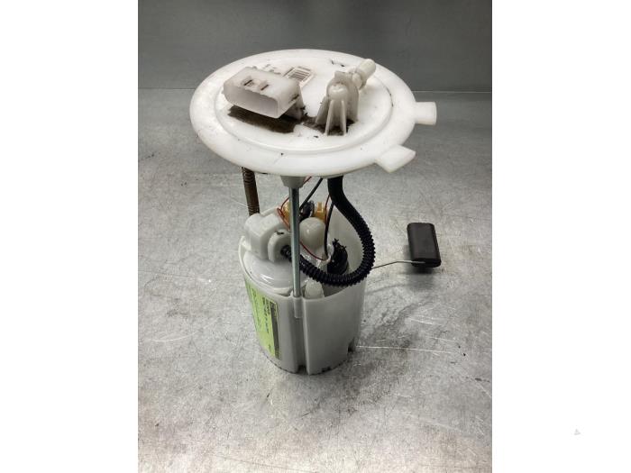 Gebruikte Benzinepomp Renault Kadjar (RFEH) 1.2 Energy TCE 130 Prijs € 64,00 Margeregeling aangeboden door Gebr Opdam B.V.