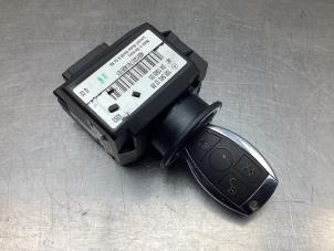 Gebruikte Kontaktslot elektronisch Mercedes A (W169) 2.0 A-180 CDI 16V 3-Drs. Prijs € 75,00 Margeregeling aangeboden door Gebr Opdam B.V.