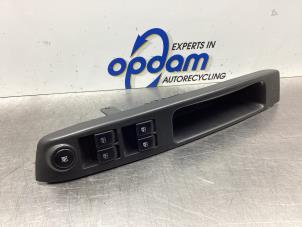 Gebruikte Raam schakelaar elektrisch Chevrolet Spark (M300) 1.0 16V Bifuel Prijs € 42,00 Margeregeling aangeboden door Gebr Opdam B.V.
