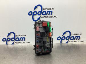 Gebruikte Zekeringkast Opel Corsa D 1.4 16V Twinport Prijs € 64,00 Margeregeling aangeboden door Gebr Opdam B.V.