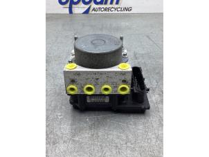 Gebruikte ABS Pomp Renault Clio III (BR/CR) 1.5 dCi FAP Prijs € 72,00 Margeregeling aangeboden door Gebr Opdam B.V.