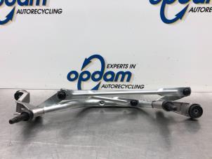 Nieuwe Ruitenwis Mechaniek Renault Clio Prijs € 75,00 Inclusief btw aangeboden door Gebr Opdam B.V.