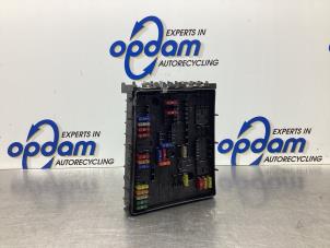Gebruikte Zekeringkast Volkswagen Touran (1T1/T2) 2.0 FSI 16V Prijs € 64,00 Margeregeling aangeboden door Gebr Opdam B.V.