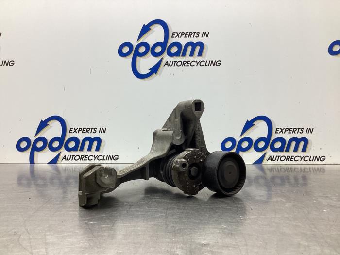 Gebruikte Dynamosteun boven Nissan Micra (K14) 0.9 IG-T 12V Prijs € 42,00 Margeregeling aangeboden door Gebr Opdam B.V.