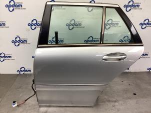 Gebruikte Deur 4Deurs links-achter Mercedes C Combi (S203) 2.0 C-180 16V Prijs € 106,00 Margeregeling aangeboden door Gebr Opdam B.V.