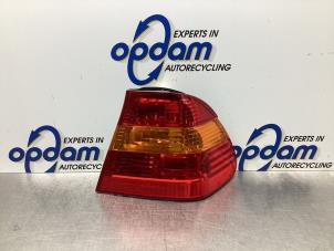 Gebruikte Achterlicht rechts BMW 3 serie (E46/4) 318i 16V Prijs € 30,00 Margeregeling aangeboden door Gebr Opdam B.V.