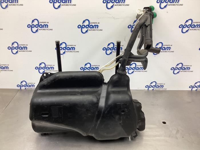 Tank van een Audi A1 Sportback (8XA/8XF) 1.0 TFSI Ultra 12V 2016