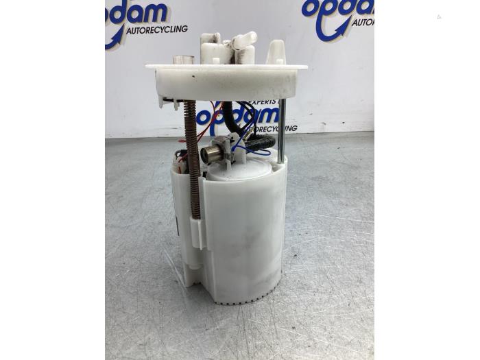 Gebruikte Benzinepomp Ford Focus 3 Wagon 1.0 Ti-VCT EcoBoost 12V 100 Prijs € 42,00 Margeregeling aangeboden door Gebr Opdam B.V.