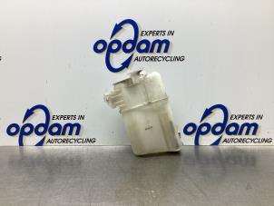 Gebruikte Koelvloeistof Reservoir Hyundai i30 (FD) 1.4 CVVT 16V Prijs € 26,00 Margeregeling aangeboden door Gebr Opdam B.V.