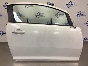 Gebruikte Deur 2Deurs rechts Opel Corsa D 1.4 16V Twinport Prijs € 68,00 Margeregeling aangeboden door Gebr Opdam B.V.