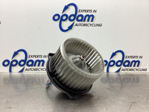 Gebruikte Chaufage Ventilatiemotor Toyota Avensis Wagon (T25/B1E) 2.0 16V VVT-i D4 Prijs € 60,00 Margeregeling aangeboden door Gebr Opdam B.V.