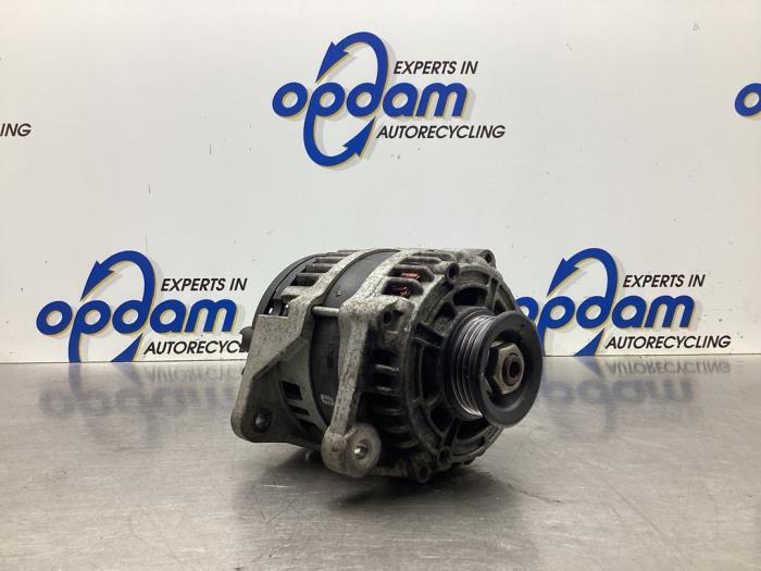 Gebruikte Alternator Chevrolet Spark (M300) 1.0 16V Bifuel Prijs € 42,00 Margeregeling aangeboden door Gebr Opdam B.V.