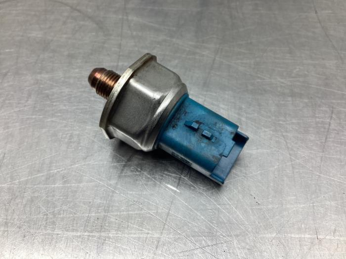 Brandstofdruk sensor van een Renault Kadjar (RFEH) 1.2 Energy TCE 130 2016