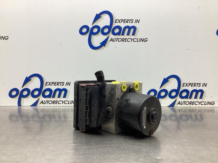 Gebruikte ABS Pomp Opel Zafira (M75) 1.8 16V Ecotec Prijs € 128,00 Margeregeling aangeboden door Gebr Opdam B.V.