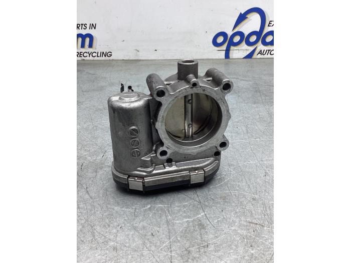 Gebruikte Gasklephuis Mercedes A (W176) 1.6 A-160 16V Prijs € 42,00 Margeregeling aangeboden door Gebr Opdam B.V.