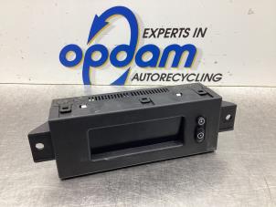 Gebruikte Display Interieur Opel Corsa D 1.2 16V Prijs € 34,00 Margeregeling aangeboden door Gebr Opdam B.V.