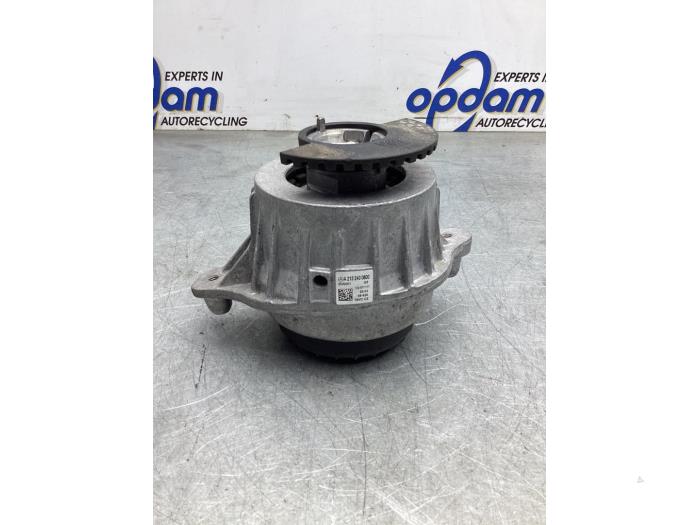 Gebruikte Motorrubber Mercedes E (R238) E-200 2.0 Turbo 16V Prijs € 30,00 Margeregeling aangeboden door Gebr Opdam B.V.