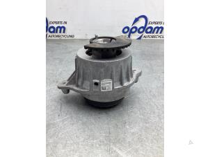 Gebruikte Motorsteun Mercedes E (R238) E-200 2.0 Turbo 16V Prijs € 30,00 Margeregeling aangeboden door Gebr Opdam B.V.