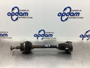 Gebruikte Steekas links-voor Volkswagen Fox (5Z) 1.4 16V Prijs € 42,00 Margeregeling aangeboden door Gebr Opdam B.V.