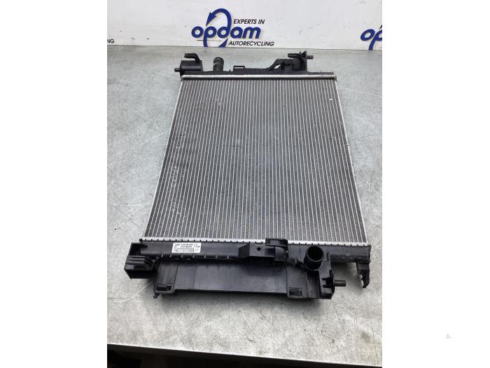 Gebruikte Radiateur Renault Twingo III (AH) 1.0 SCe 75 12V Prijs € 42,00 Margeregeling aangeboden door Gebr Opdam B.V.