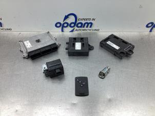 Gebruikte Computer Motormanagement Renault Clio IV (5R) 0.9 Energy TCE 90 12V Prijs € 255,00 Margeregeling aangeboden door Gebr Opdam B.V.