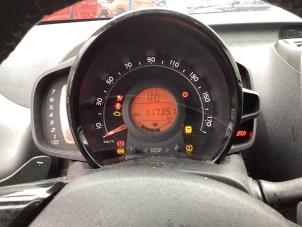 Gebruikte Kilometerteller KM Toyota Aygo (B40) 1.0 12V VVT-i Prijs € 125,00 Margeregeling aangeboden door Gebr Opdam B.V.