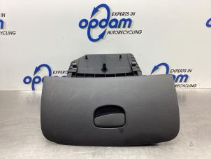 Gebruikte Dashboardkastje Renault Clio IV (5R) 0.9 Energy TCE 90 12V Prijs € 34,00 Margeregeling aangeboden door Gebr Opdam B.V.