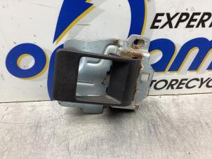 Gebruikte Portiergreep 4Deurs rechts-achter Landrover Discovery I 2.5 TDi 300 Prijs € 27,00 Margeregeling aangeboden door Gebr Opdam B.V.