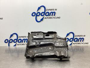 Gebruikte Accubak Peugeot 107 1.0 12V Prijs € 22,00 Margeregeling aangeboden door Gebr Opdam B.V.