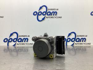 Gebruikte ABS Pomp Renault Clio III (BR/CR) 1.2 16V 75 Prijs € 90,00 Margeregeling aangeboden door Gebr Opdam B.V.