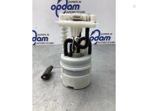 Gebruikte Benzinepomp Renault Twingo II (CN) 1.2 16V Prijs € 30,00 Margeregeling aangeboden door Gebr Opdam B.V.