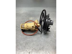Gebruikte Tank element Pomp Mercedes C (W205) C-200d 2.2 16V Prijs € 100,00 Margeregeling aangeboden door Gebr Opdam B.V.