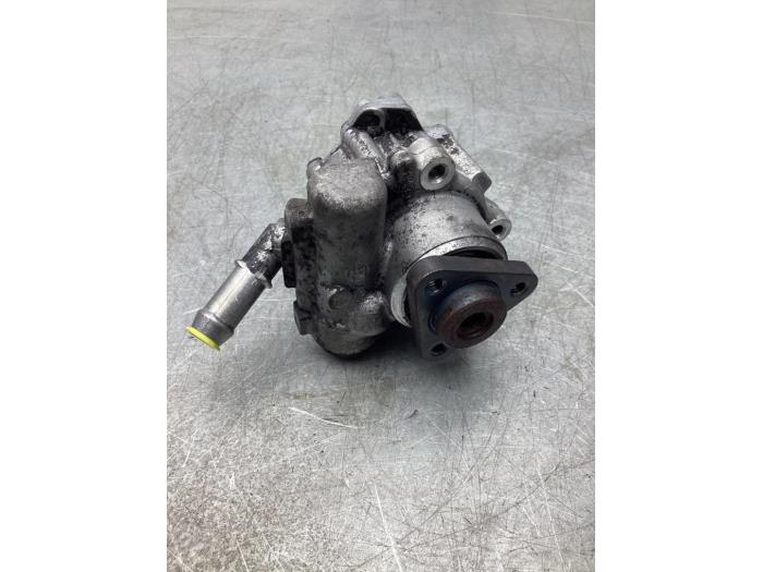 Gebruikte Servopomp BMW 1 serie (E87/87N) 118d 16V Prijs € 50,00 Margeregeling aangeboden door Gebr Opdam B.V.